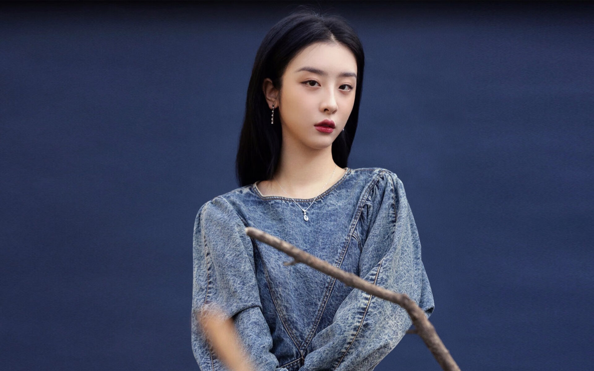 马利克·蒂尔曼在PSV表现出色，赛季结束后引发多家欧洲俱乐部关注。