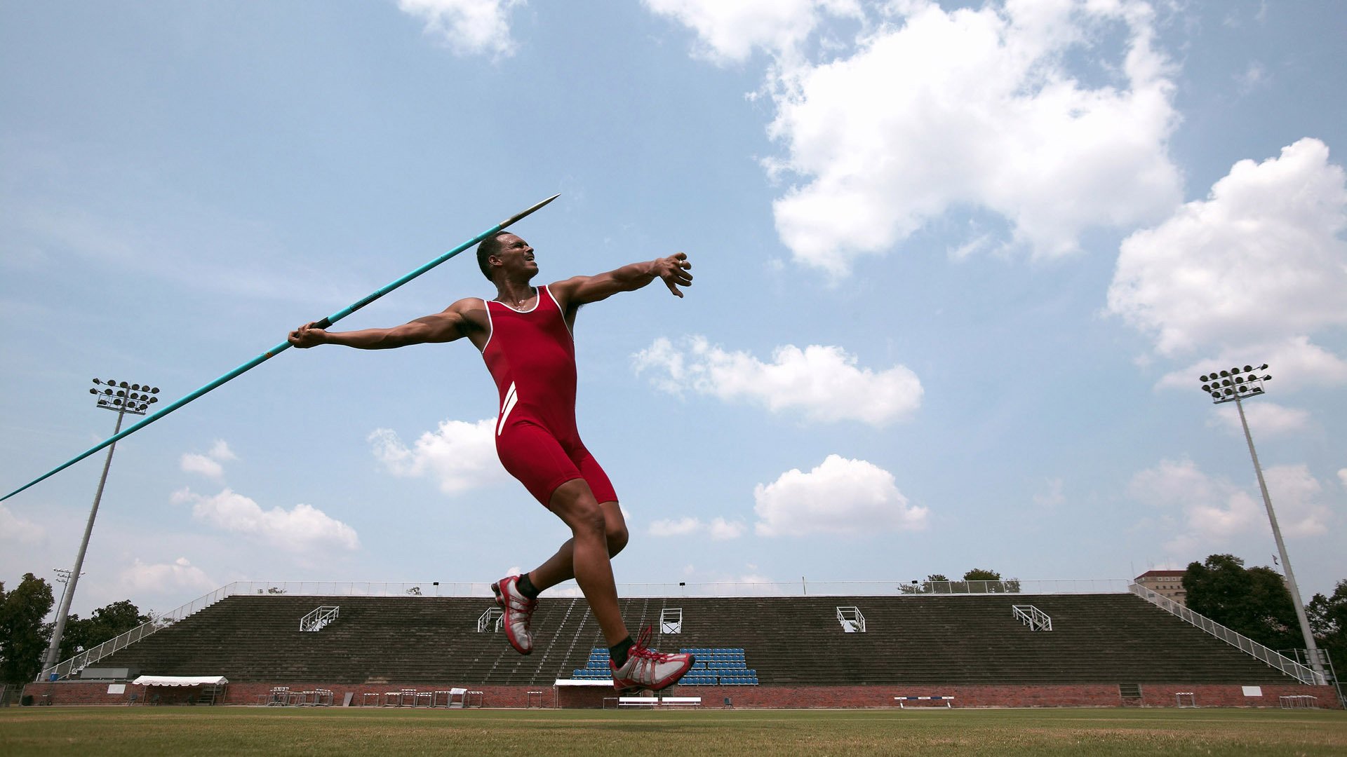 “青少年足球训练营开营，梦想从这里起跑”，青少年足球训练营文化节手抄报